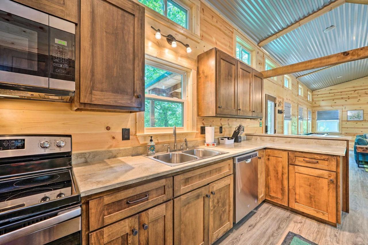 Stylish Cabin By Beavers Bend Hot Tub And Fire Pit 브로큰보우 외부 사진