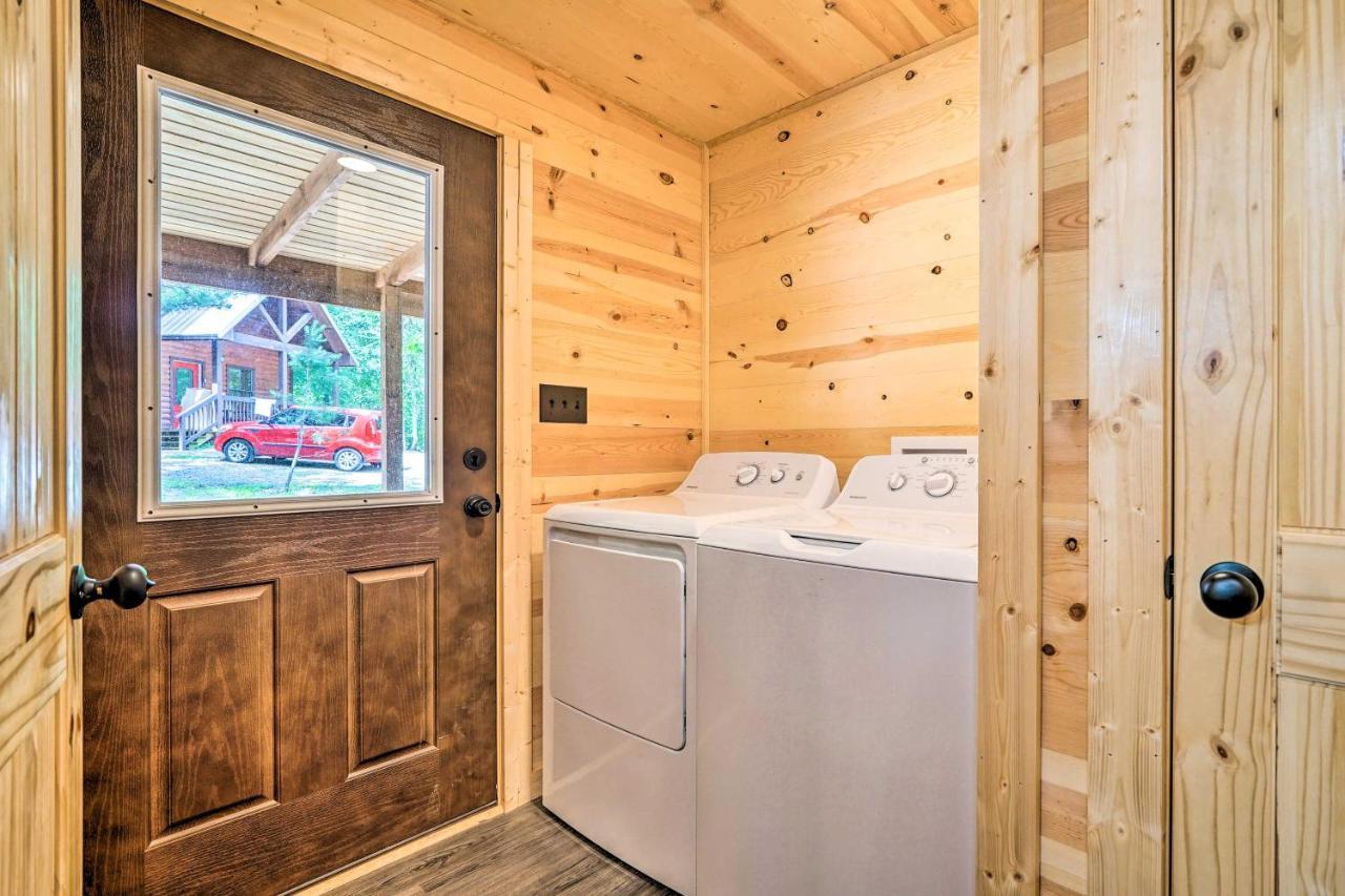 Stylish Cabin By Beavers Bend Hot Tub And Fire Pit 브로큰보우 외부 사진