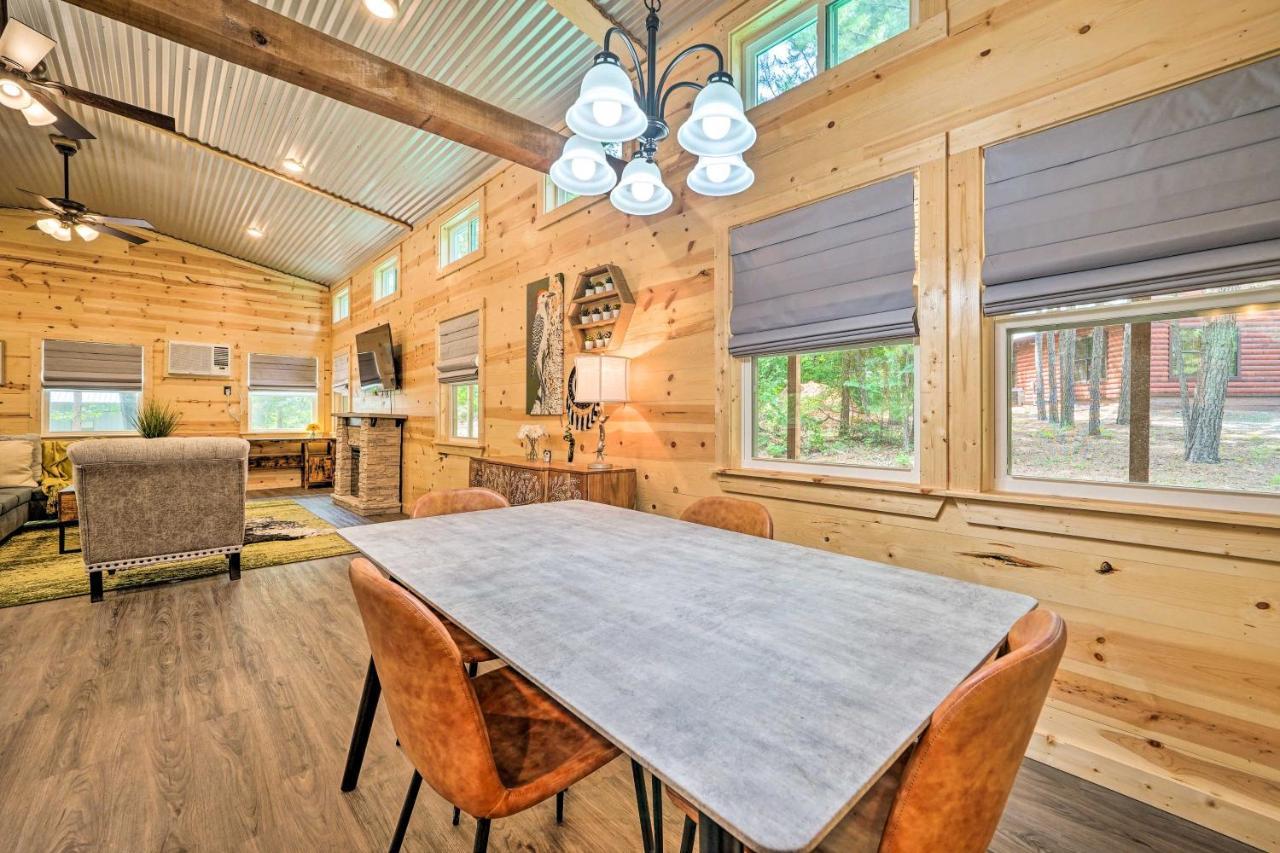 Stylish Cabin By Beavers Bend Hot Tub And Fire Pit 브로큰보우 외부 사진