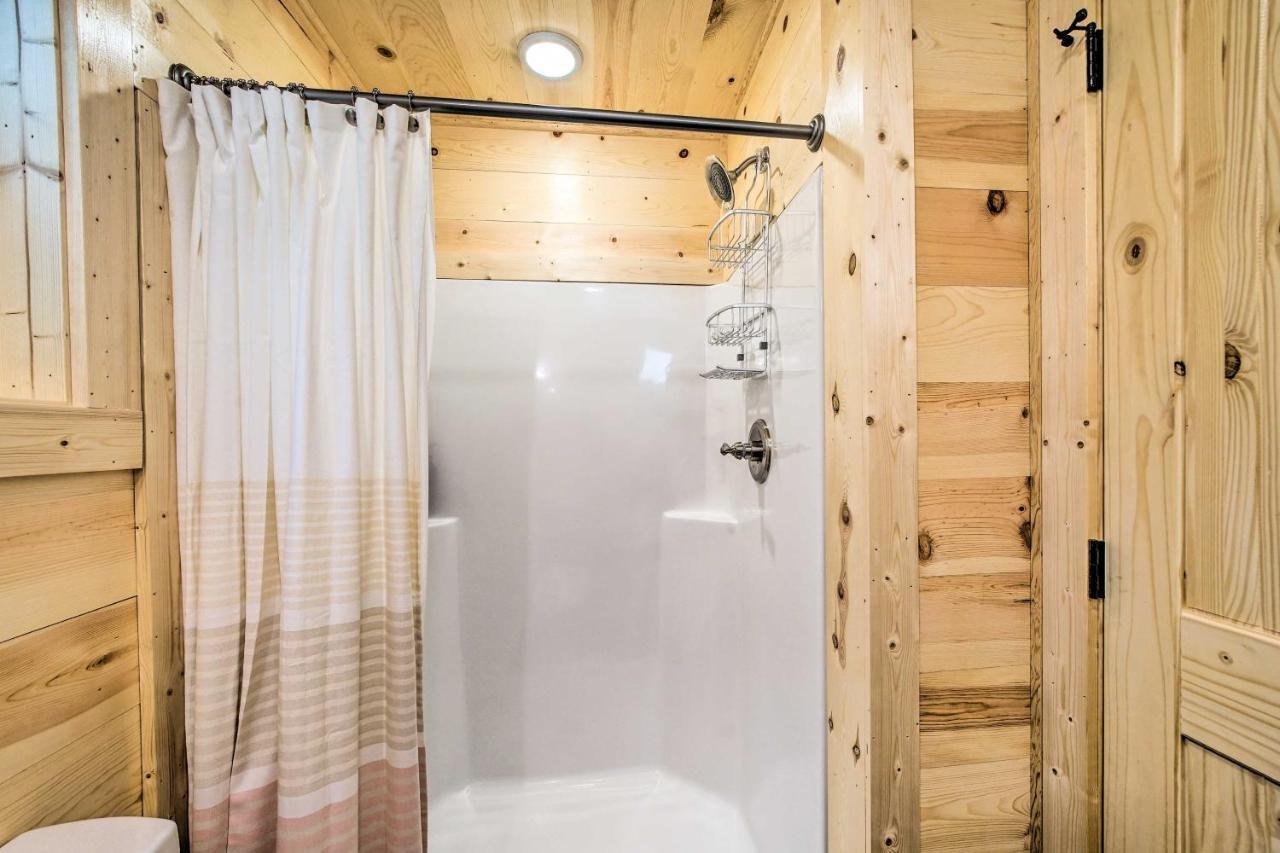 Stylish Cabin By Beavers Bend Hot Tub And Fire Pit 브로큰보우 외부 사진