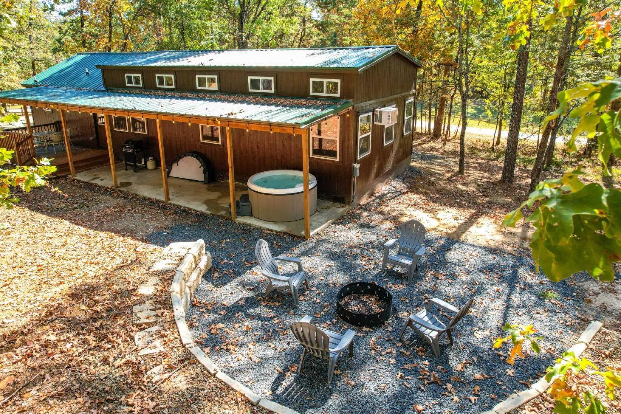 Stylish Cabin By Beavers Bend Hot Tub And Fire Pit 브로큰보우 외부 사진